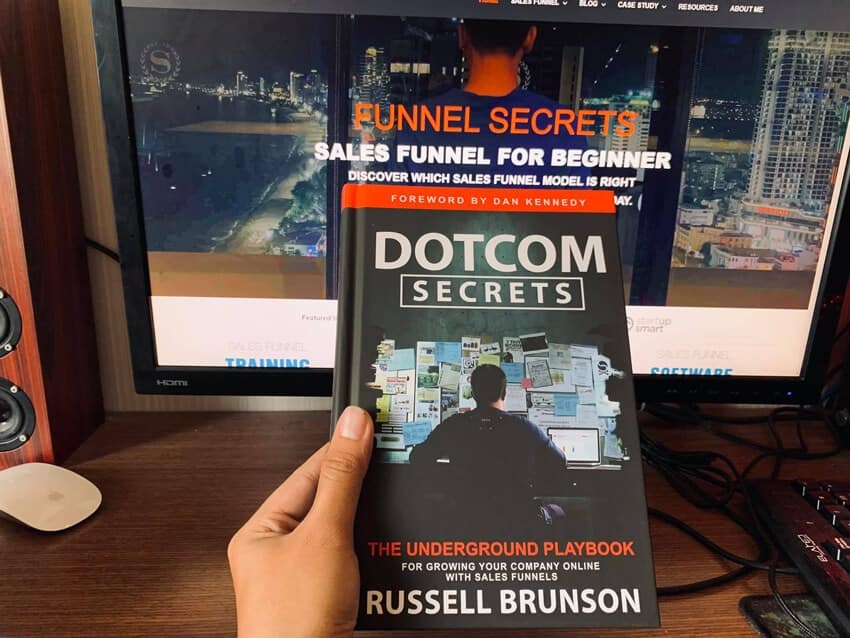 Dotcom Secrets book Russell Brunson